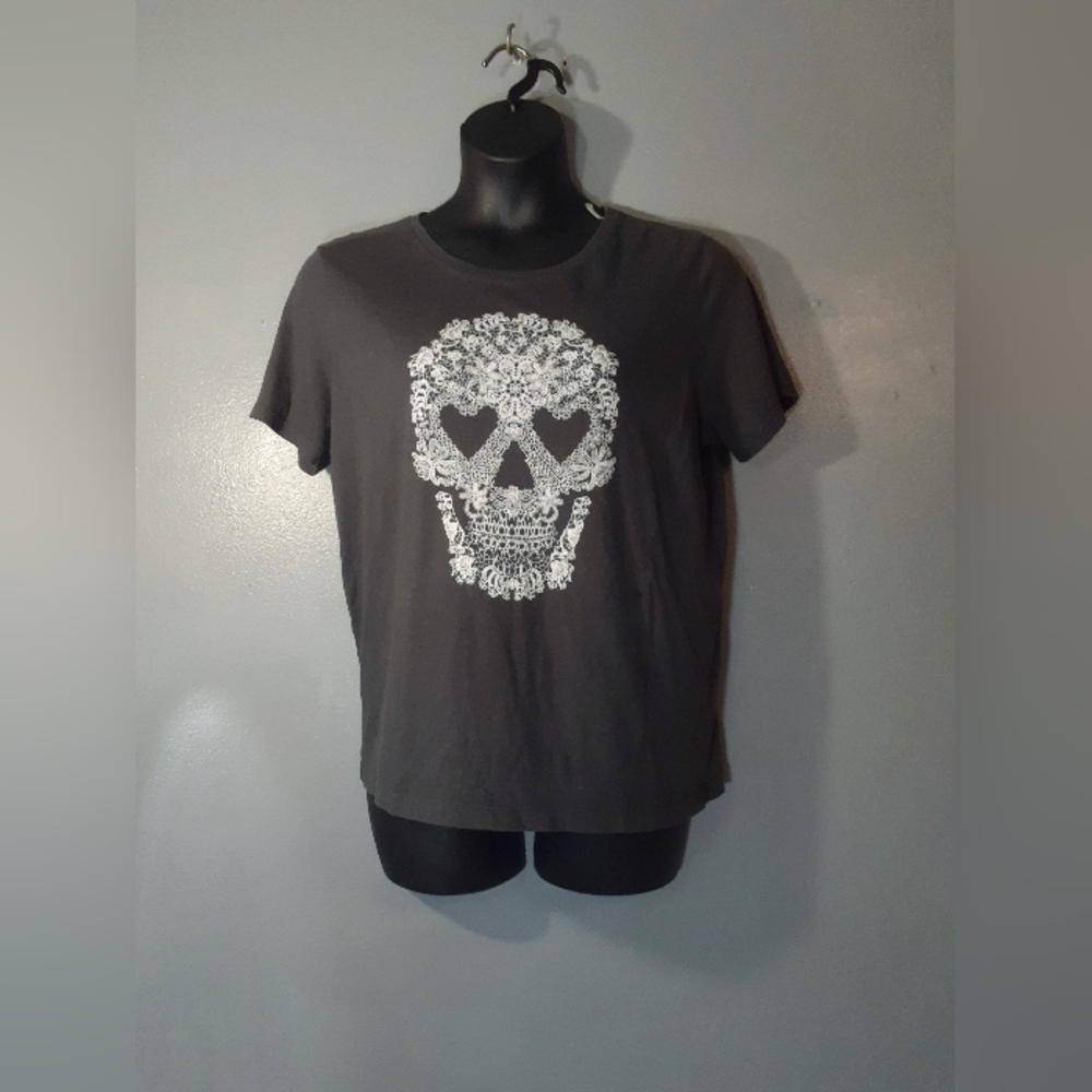 Fifth Sun Gray Lace Skull Graphic Tee